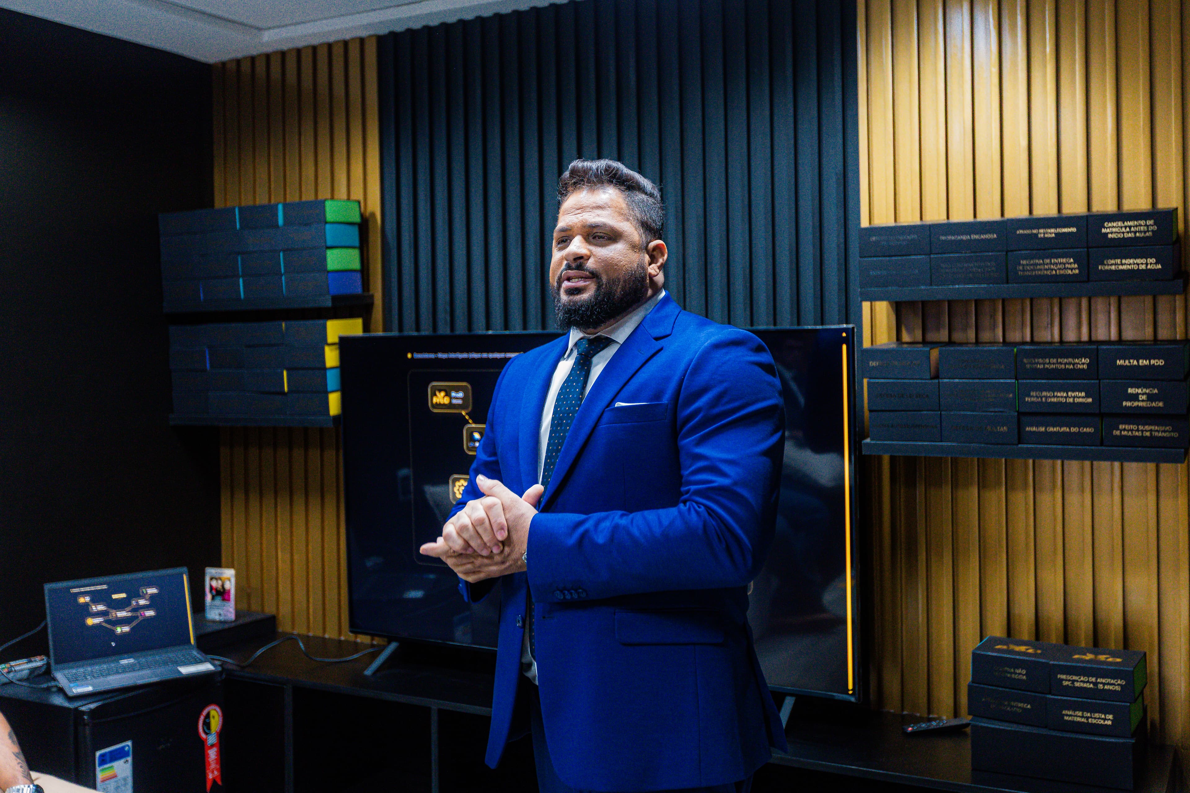 Mentor apresentando modelo de negócio